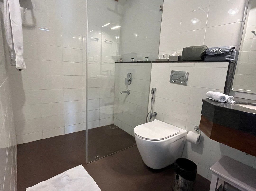 Samiira On Ashtamudi Lake主图