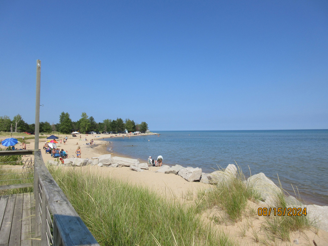 Tawas City Shoreline Park景点图片