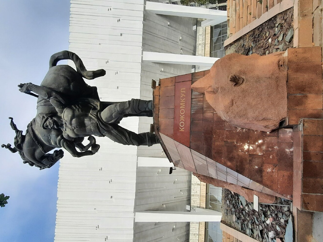 Monument to Baatyr Kaba Uulu Kozhomkul-比斯凯克必去景点