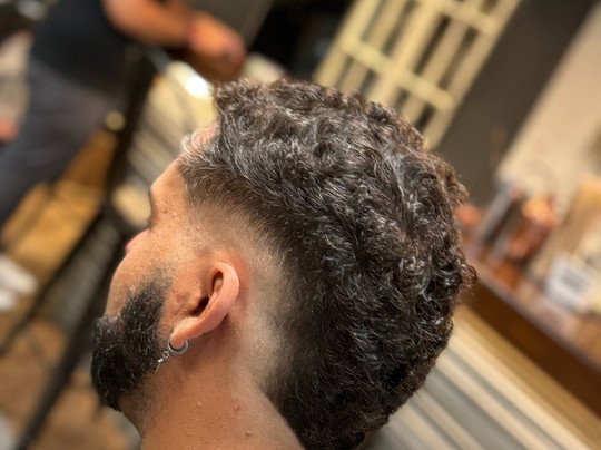 Barber & Booze-瓦拉塔港必去景点