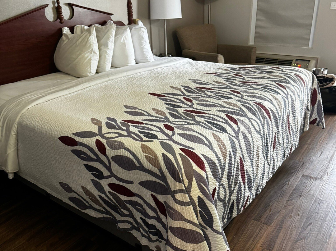 Red Roof Inn & Suites Calhoun主图