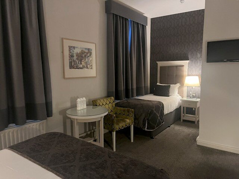 科克城艾萨克斯酒店主图