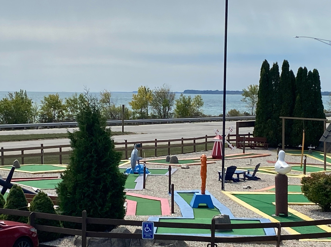 Village Inn On The Lake Hotel & Rv Park主图