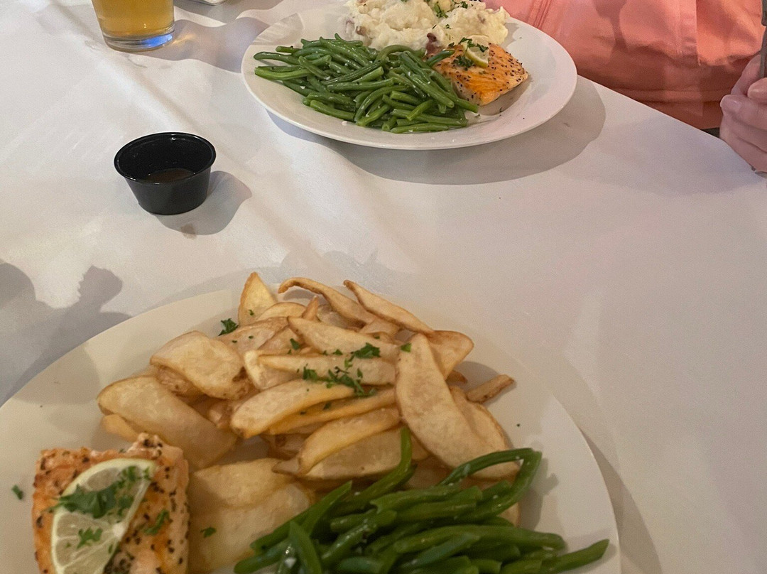 Whispering Pines Lodge主图