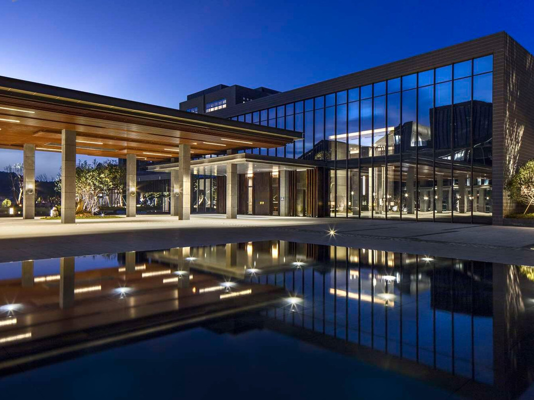 Hilton Ningbo Dongqian Lake主图