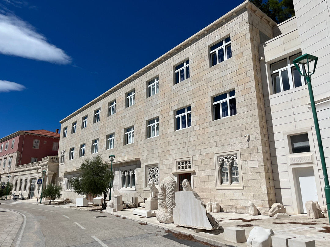 Pucišca Stonemasonry School-Pucisca必去景点