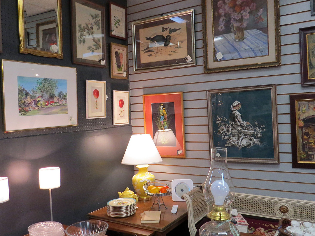 The Summit Antiques Center景点图片