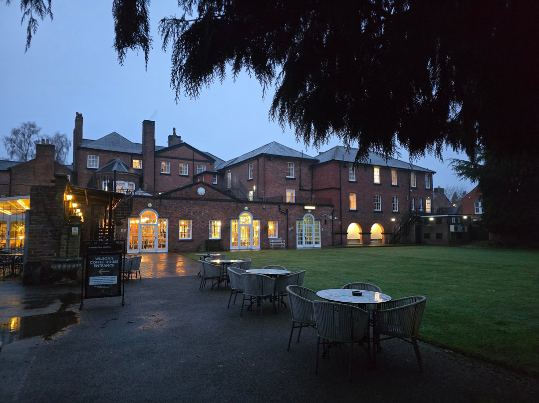 经典英国韦恩安居酒店主图