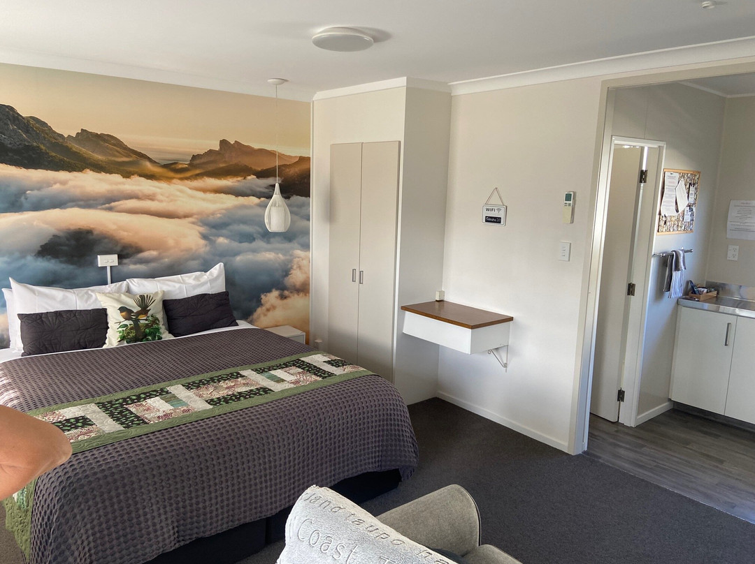 亚丁汽车旅馆主图