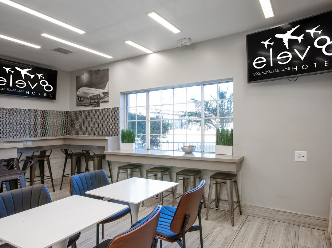 英格伍德速8酒店主图