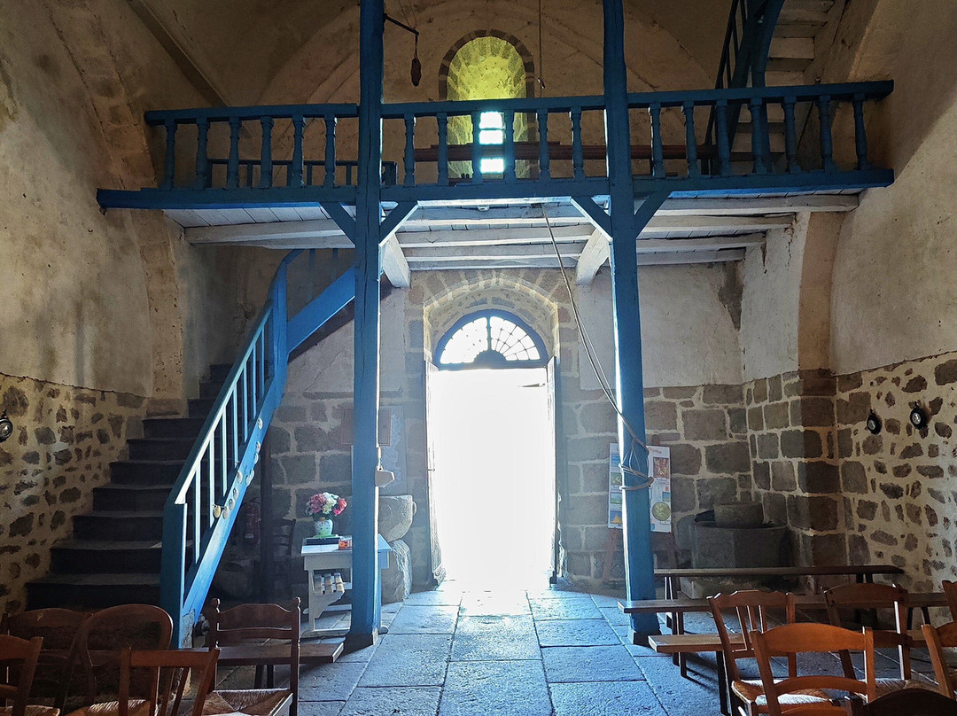 Église Saint-Laurent de Saint-Priest-la-Feuille景点图片