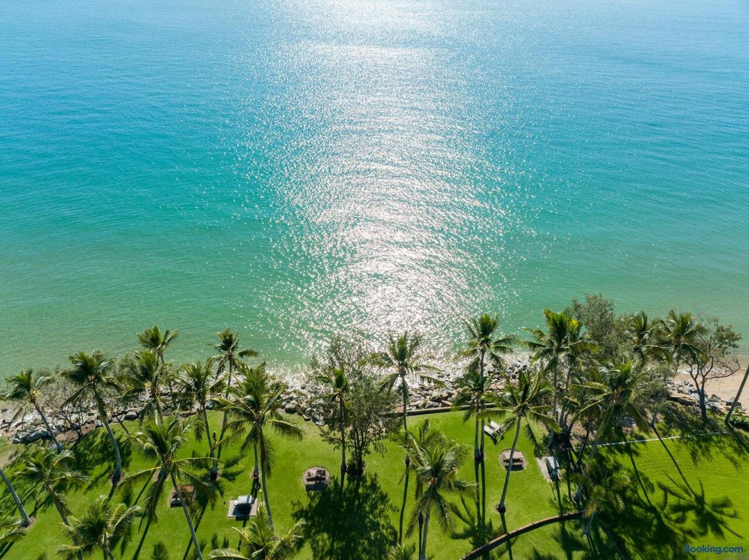 Absolute Beach Front Mackay - Blue Pacific