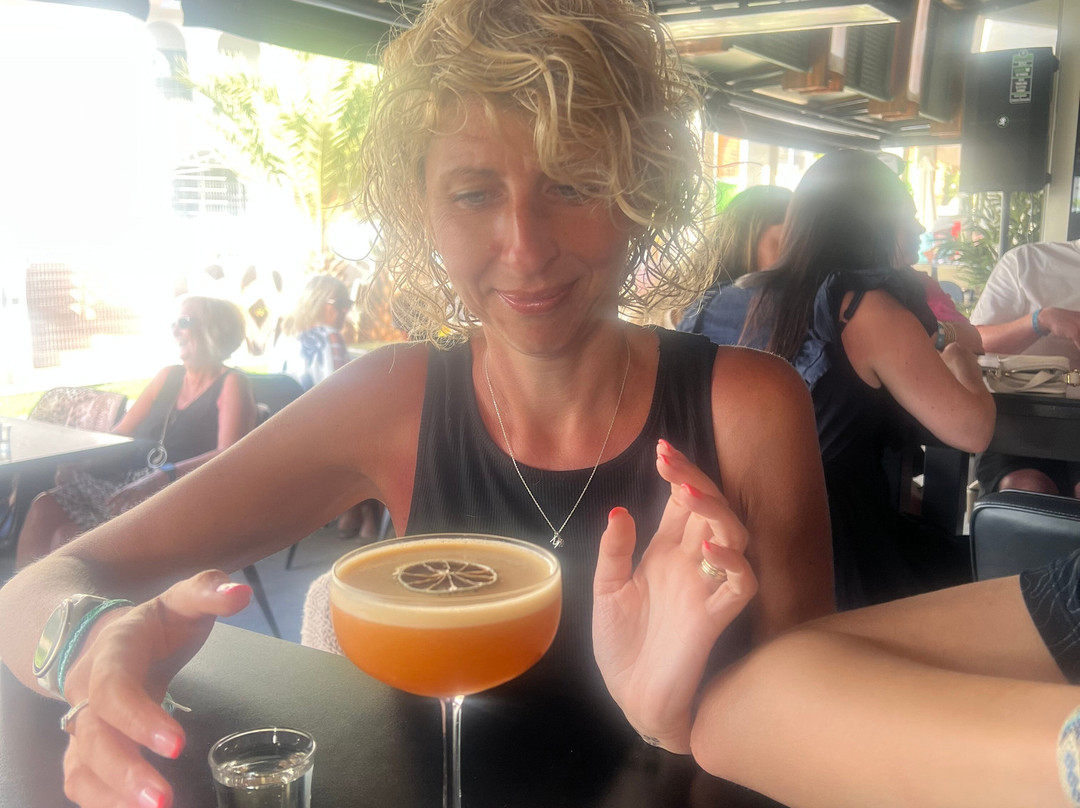 Casey's Cocktail Lounge-洛斯克里斯蒂亚诺斯必去景点