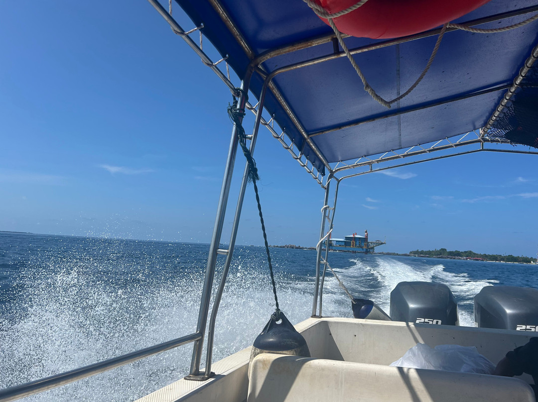 海洋探险潜水度假村主图