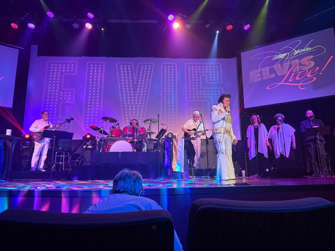 Jerry Presley's God and Country Theaters-布兰森必去景点