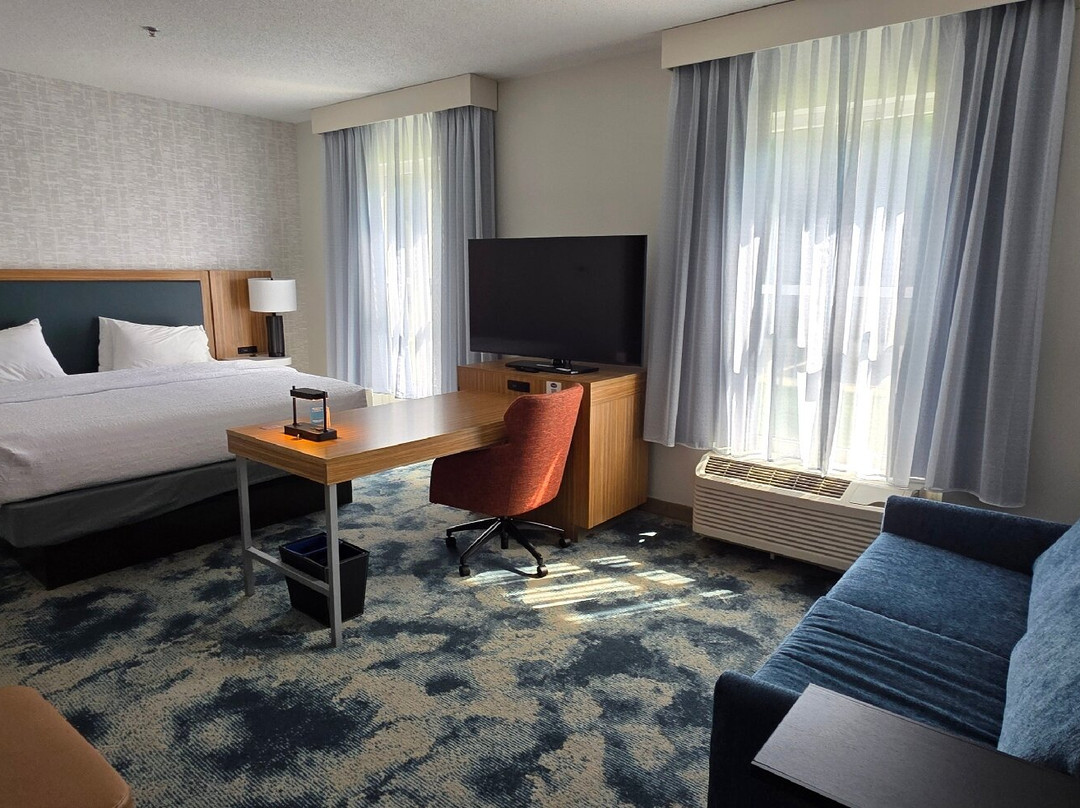 普利茅斯汉普顿酒店及套房主图