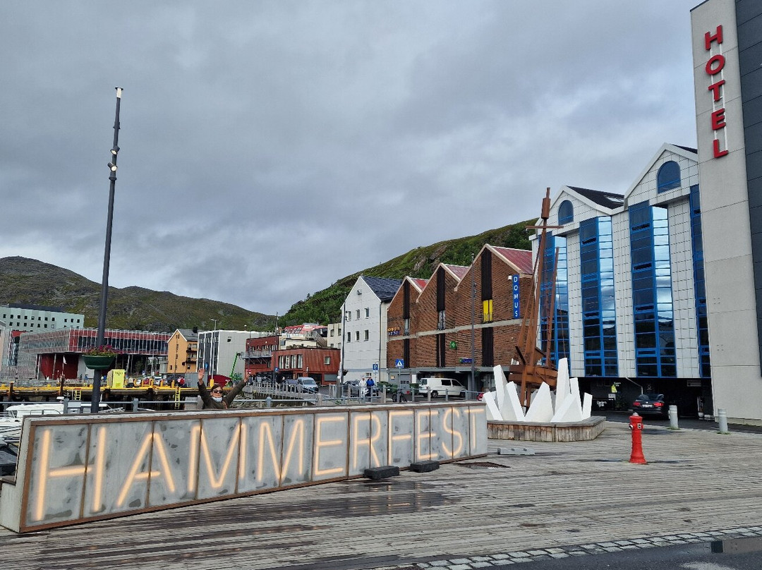 Fountain Mother and Child-Hammerfest必去景点