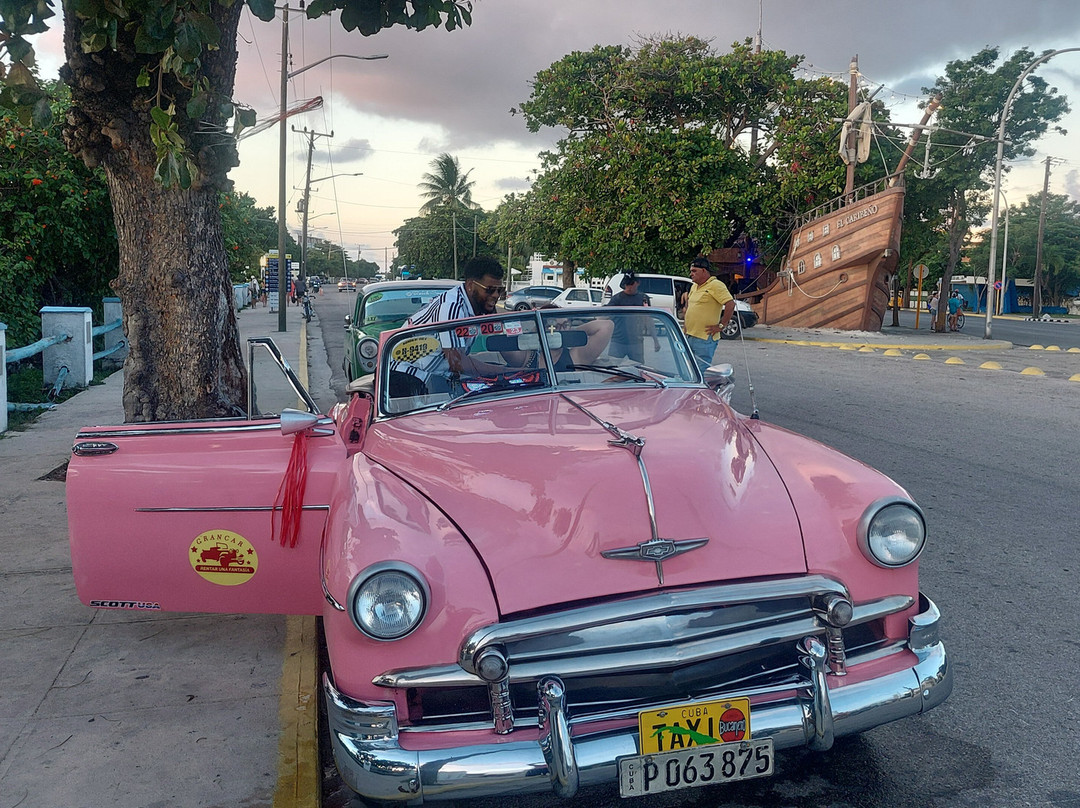 Havana 60 Classic Cars Tours-巴拉德罗必去景点