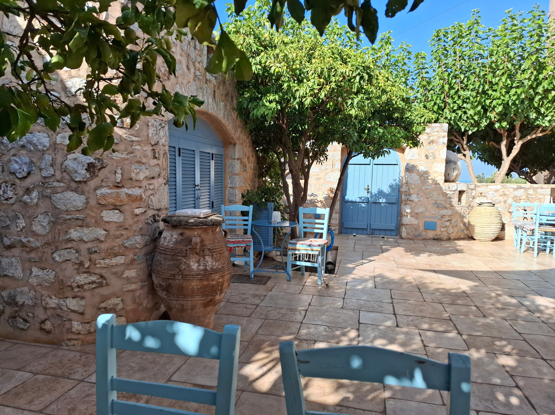 Petrounis Hotel主图