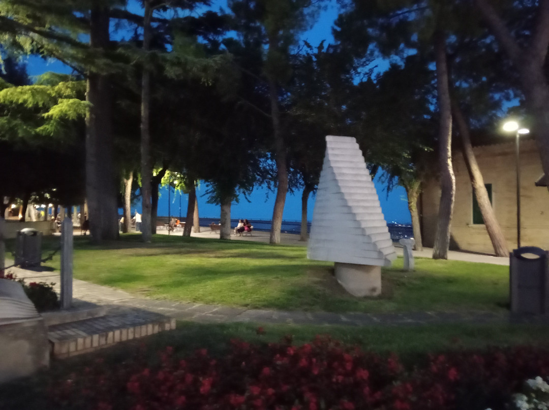 Monumento ai Caduti per la Pace-Citta Sant'Angelo必去景点