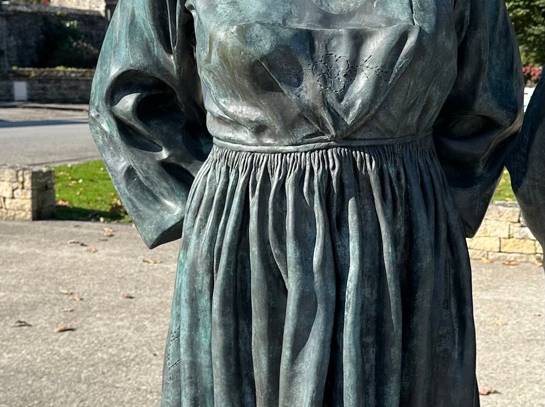 Statues des sœurs GOADEC-Carhaix-Plouguer必去景点