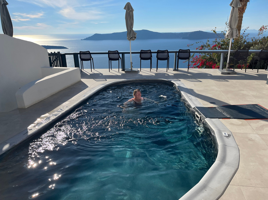 米尔典雅套房酒店主图