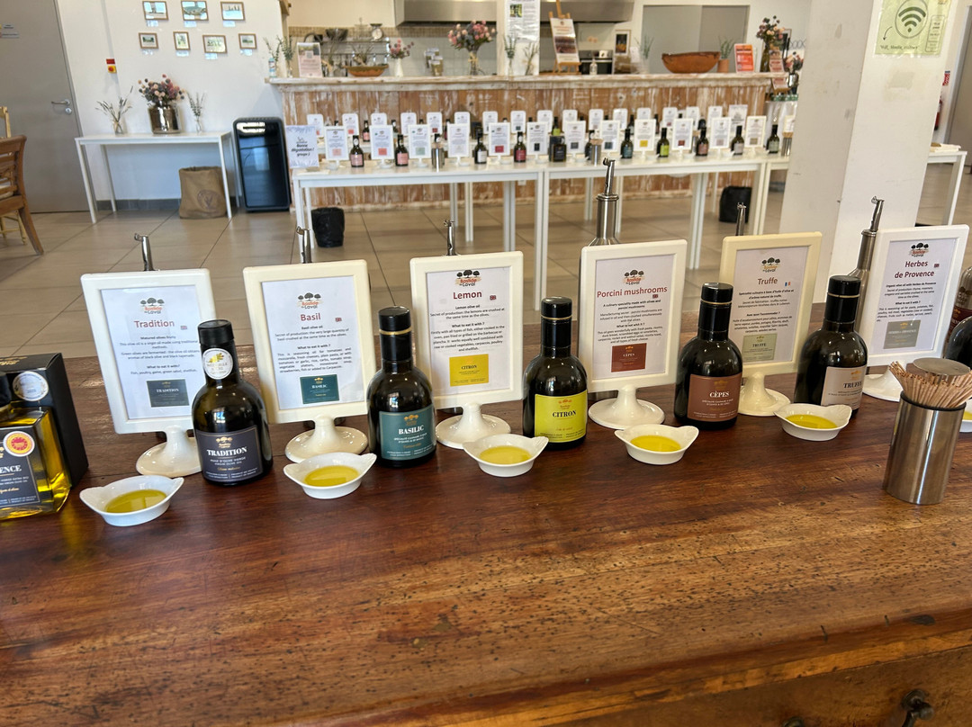 Bastide du Laval-Cadenet必去景点