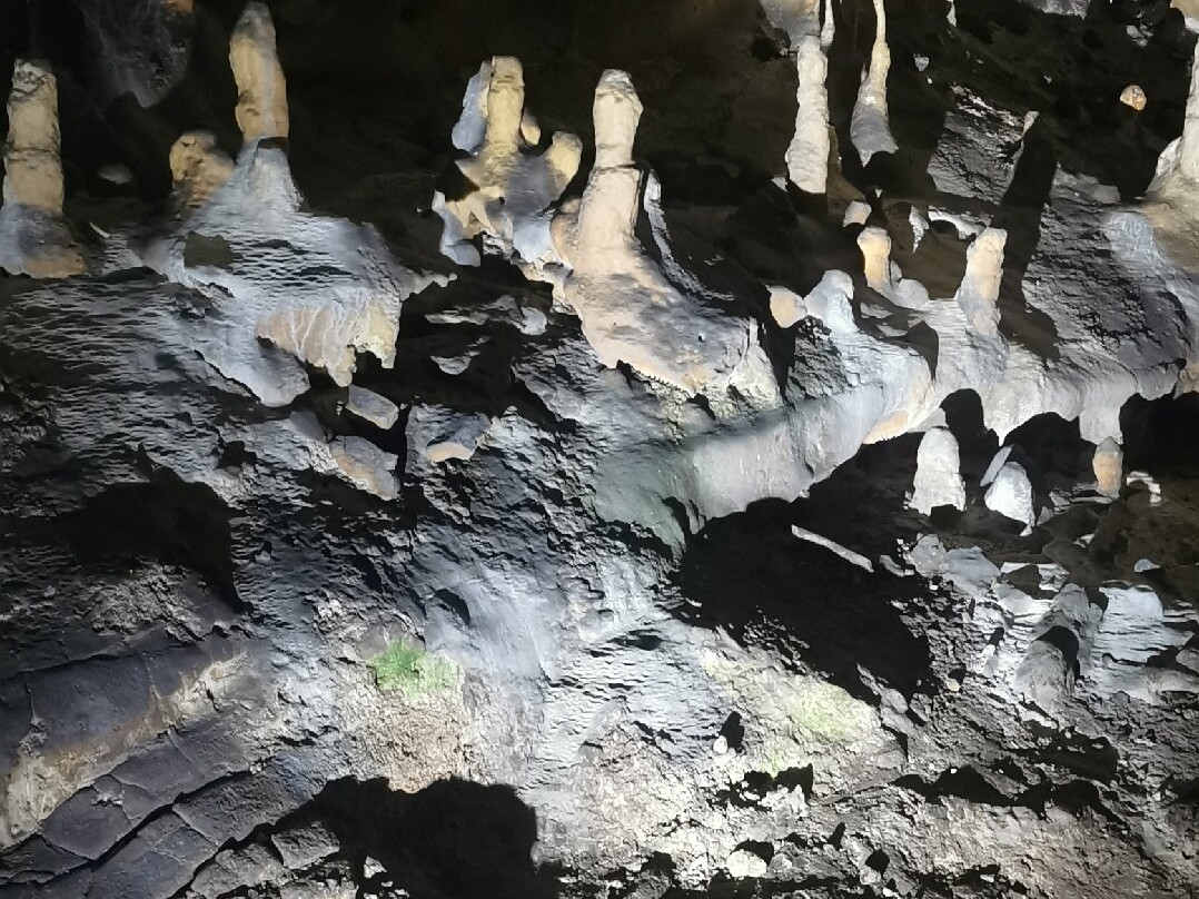 Grottes de Thouzon-Le Thor必去景点