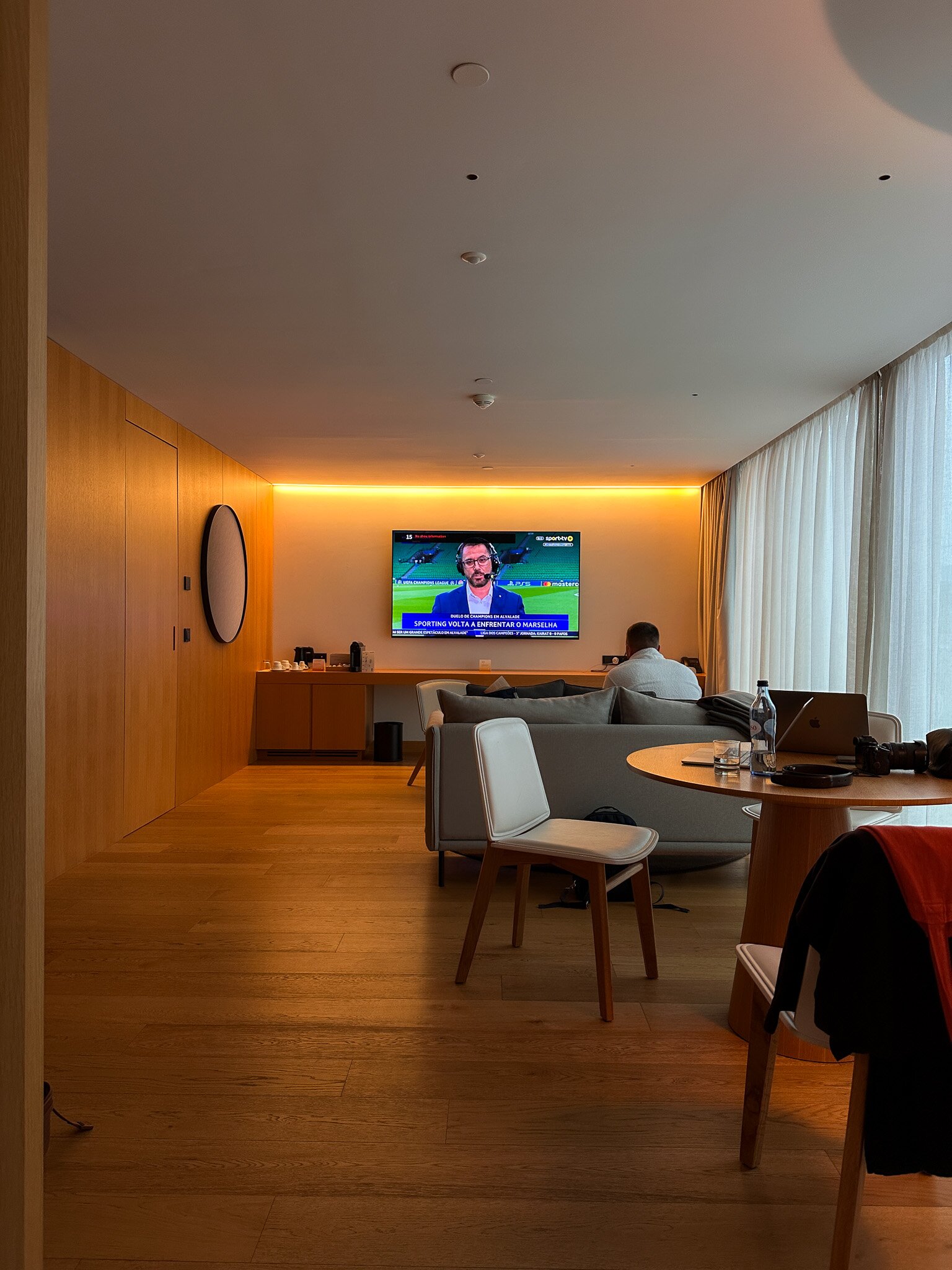 Lumen Hotel & The Lisbon Light Show-客卧