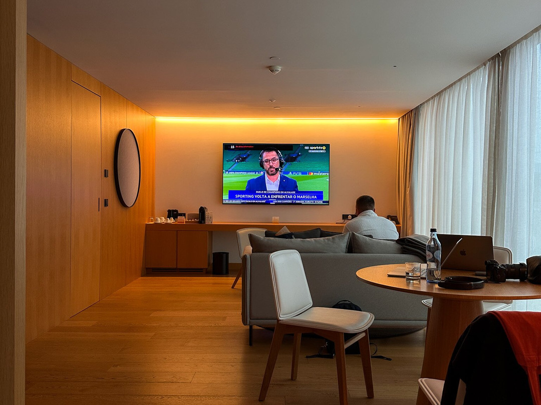 Lumen Hotel & The Lisbon Light Show主图