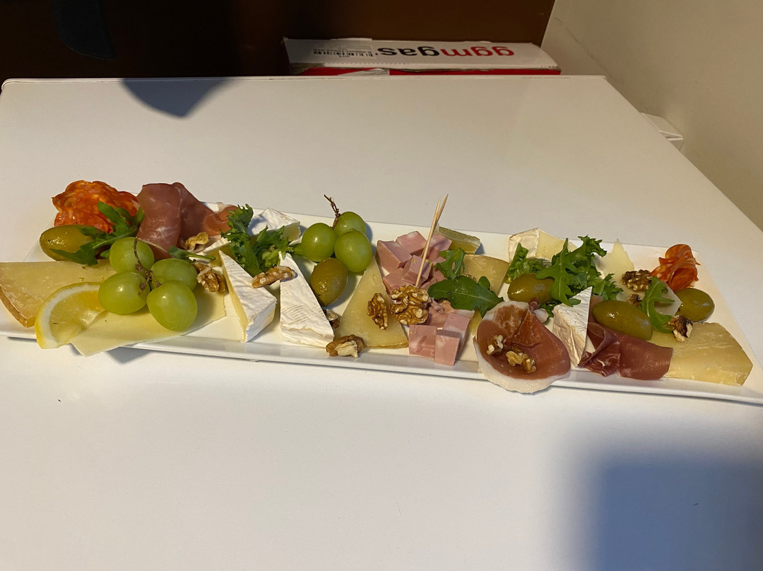 Den Svarte Hane Vinbar og mat