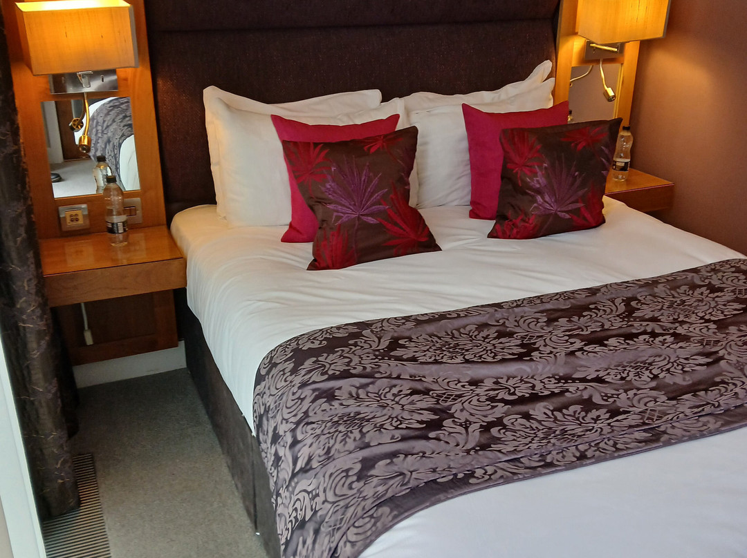 尚波斯酒店主图