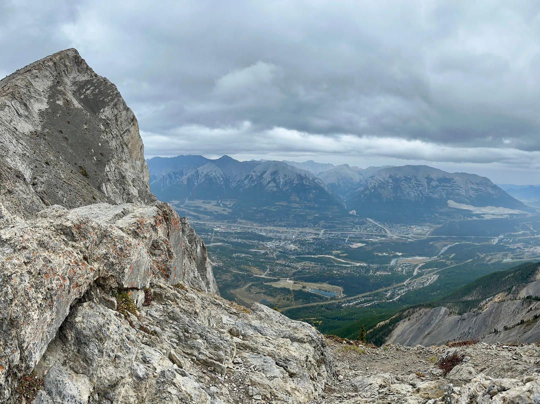 Ha Ling Peak-坎莫尔必去景点