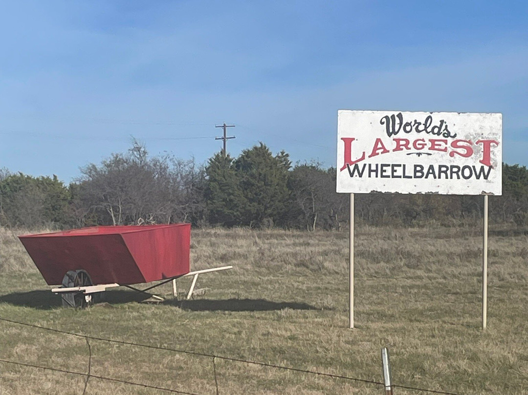 World's Largest Wheelbarrow-Graham必去景点