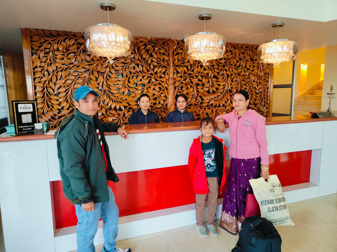 德拉敦纸牌酒店主图