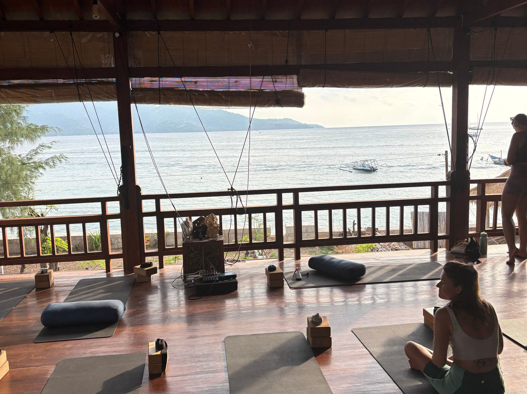 Flowers and Fire Yoga Garden Gili Air-Gili Air必去景点