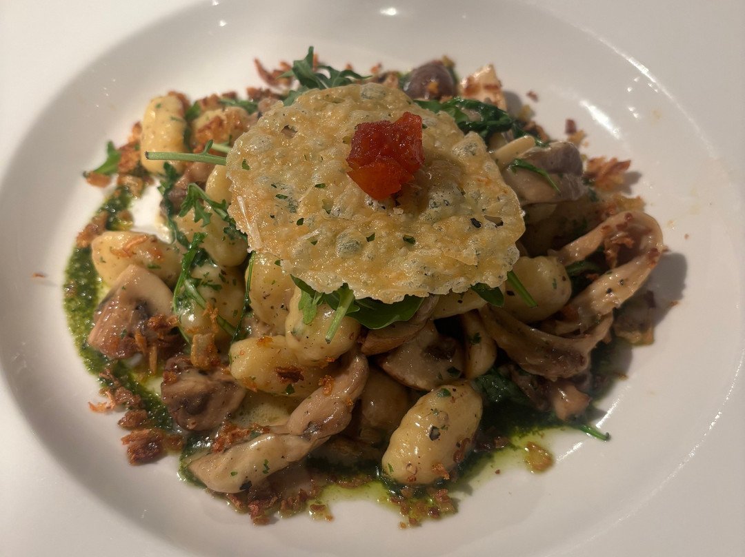 The Crown Hotel主图