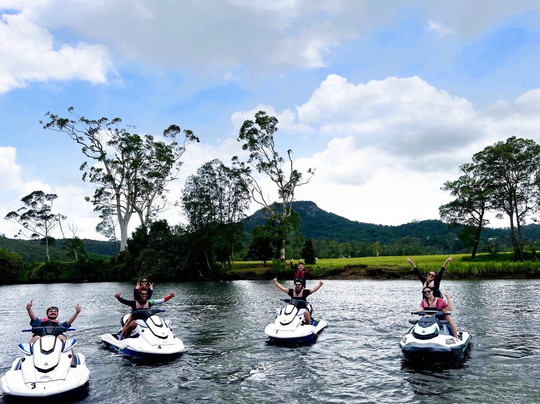 Swan Boat Hire-Maroochydore必去景点
