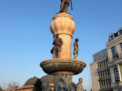 Aisling Guide me Albania Tour-地拉那必去景点