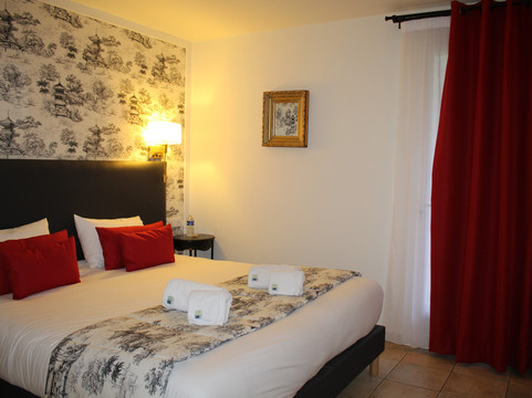 洛吉斯格里尼昂城堡酒店及橡树林餐厅主图