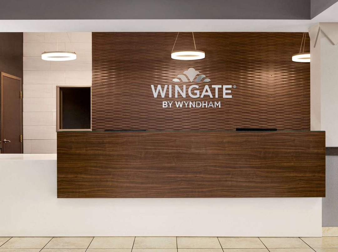 莱斯布里奇蔚景温德姆酒店