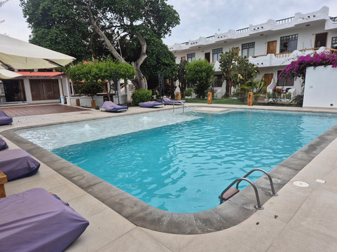 嘉年华酒店主图