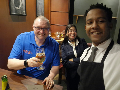 阿扎尔金字塔酒店主图