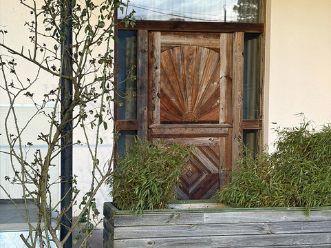 拉加雷纳酒店主图