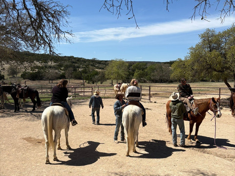 Rancho Cortez Day Trips-Bandera必去景点