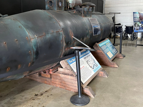 H.L. Hunley Submarine-北查尔斯顿必去景点