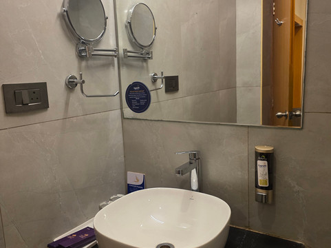 Cozzet Victoria Hotel主图