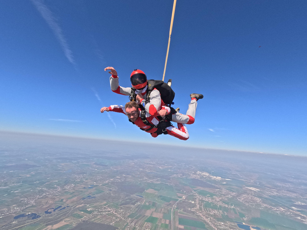 Tnt Brothers Skydiving Bucharest-Clinceni必去景点