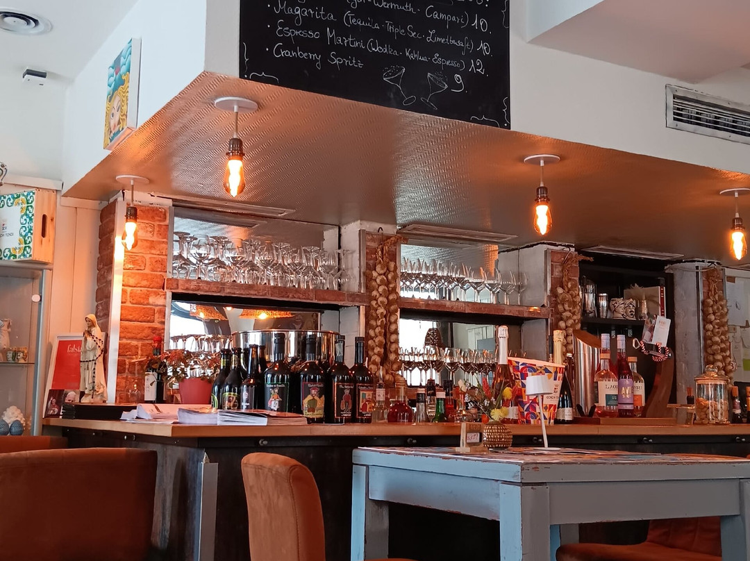 Amuni Wein- und Käsebar