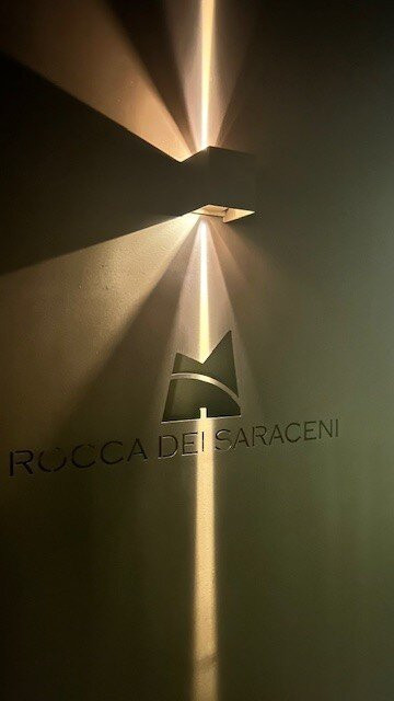 罗卡萨拉森尼酒店主图